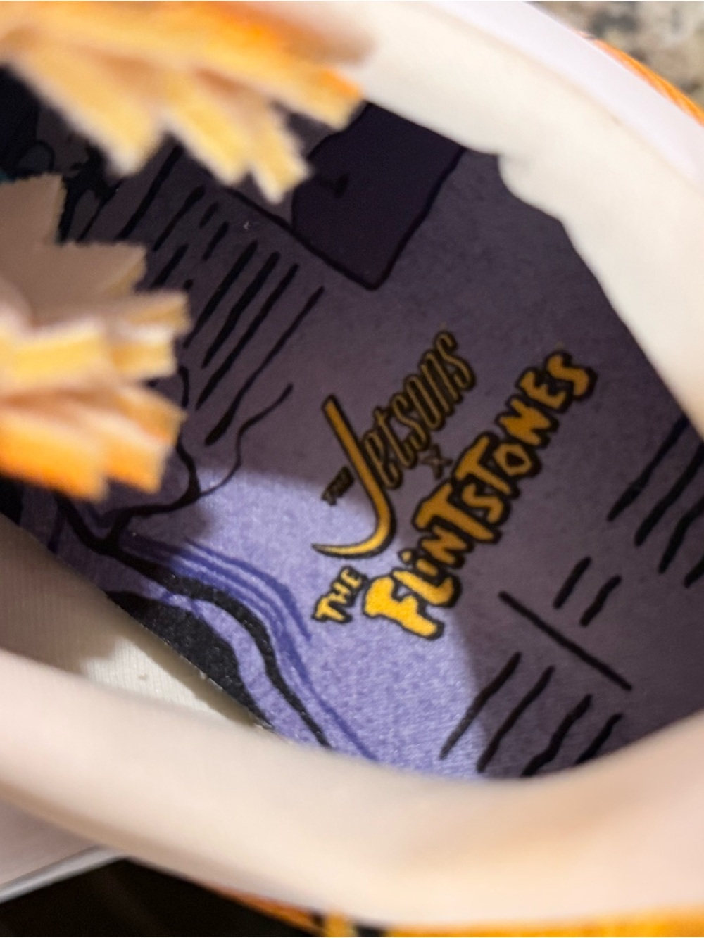 Flintstones Meet Jetsons x Reebok Classic - Picture 5 of 7